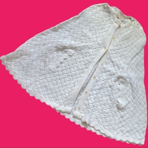 Vintage 1960s JC Penny White Knit Cape with Pearl Buttons - Picture 1 of 4